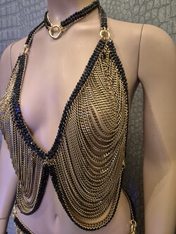 Afrodite Crystal Rock Top Chiq28