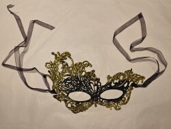 Gold Lace Masker te-mask 2